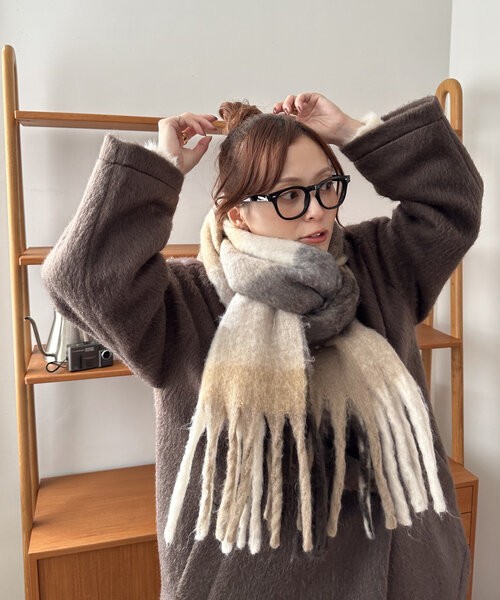 DISCOAT(ディスコート)の「【6色展開】起毛フェイクウールチェック柄マフラー《WEB限定》(マフラー・レディース・ブルー/ピンク/ブラウン/イエロー/パープル/オレンジ・FREE)」の11枚目の写真