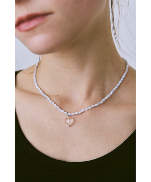 un/neu(アンノイ)の「カラービーズハートネックレス(ネックレス・レディース・グリーン/ホワイト/ブルー・FREE)」の3枚目の写真