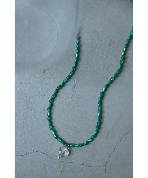 un/neu(アンノイ)の「カラービーズハートネックレス(ネックレス・レディース・グリーン/ホワイト/ブルー・FREE)」の1枚目の写真