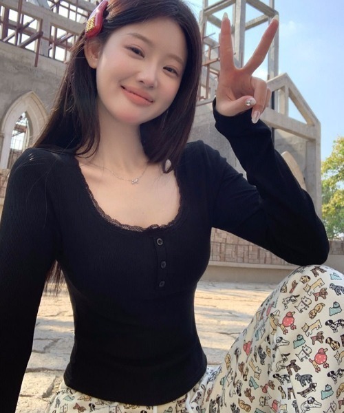 ViViDAY(ビビデー)の「【カップ付き】レース長袖インナートップス(Tシャツ/カットソー・レディース・ブラック/ホワイト/グレー・M)」の8枚目の写真