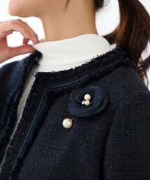 組曲（クミキョク）の「エアリーカメリアラペルピン（ブローチ/コサージュ）」