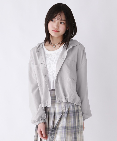 repipi armario（レピピ アルマリオ）の「【接触冷感/UVカット】スパンボイルショートパーカー（パーカー・キッズ・ホワイト/グレー/ブラック・SMALL/LARGE/MEDIUM）」の3枚目の写真