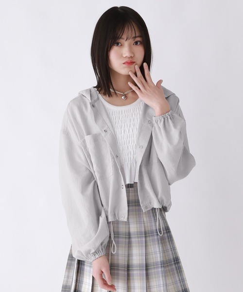 repipi armario（レピピ アルマリオ）の「【接触冷感/UVカット】スパンボイルショートパーカー（パーカー・キッズ・ホワイト/グレー/ブラック・SMALL/LARGE/MEDIUM）」の16枚目の写真