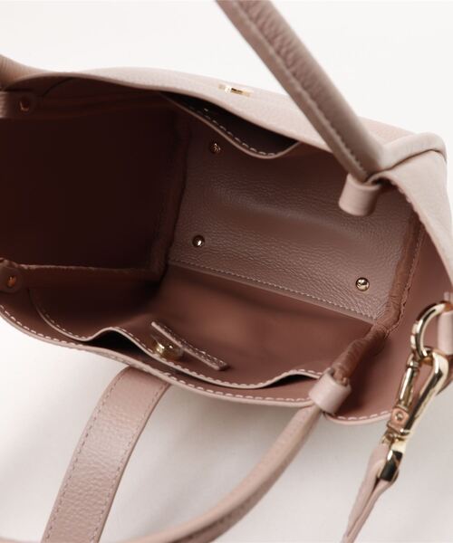 Samantha Thavasa（サマンサタバサ）の「マットアイコン レザーハンドバッグ 小サイズ（ハンドバッグ・レディース・オフホワイト/ピンクベージュ/グレイッシュベージュ/ブラック・FREE）」の7枚目の写真
