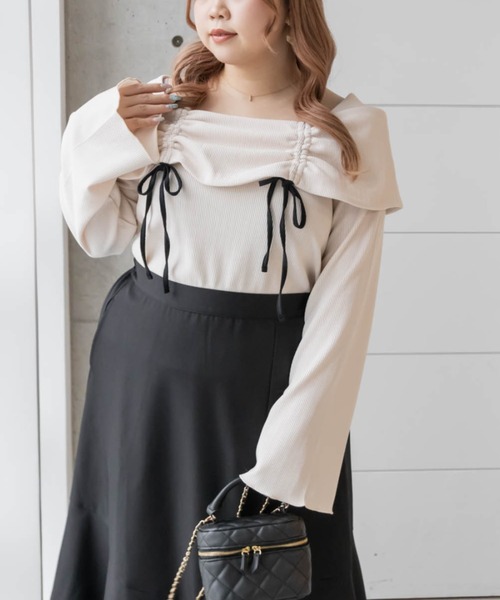 CLETTE(クレット)の「オフショル風ドロストリボンプルオーバー(Tシャツ/カットソー・レディース・チャコールグレー/アイボリー/ブラック・LL/3L/4L)」の3枚目の写真