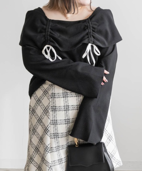 CLETTE(クレット)の「オフショル風ドロストリボンプルオーバー(Tシャツ/カットソー・レディース・チャコールグレー/アイボリー/ブラック・LL/3L/4L)」の4枚目の写真