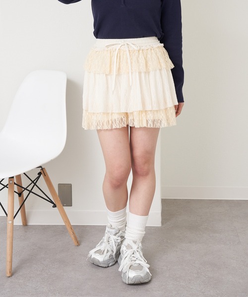 RAY CASSIN(レイカズン)の「レースティアードミニスカパン(スカート・レディース・ホワイト系その他2/ホワイト/ネイビー・FREE)」の4枚目の写真