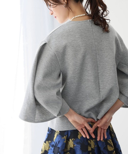 ELFRANK(エルフランク)の「チューリップスリーブダンボールプルオーバー(Tシャツ/カットソー・レディース・グレー/オフホワイト/ブラック・FREE)」の7枚目の写真