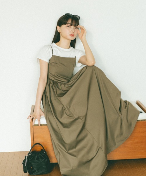 VANNIE U(ヴァニーユー)の「ラウンドカットビスチェデザインギャザーフレアキャミワンピース(ワンピース・レディース・ブラック/ホワイト/ブラウン/テラコッタ・FREE)」の3枚目の写真
