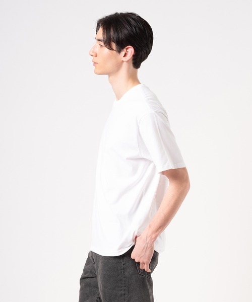 Levi's(リーバイス)の「Levi's/リーバイス ボックスシルエット クロップド Tシャツ(Tシャツ/カットソー・メンズ・ホワイト・S/M/L/XL)」の2枚目の写真