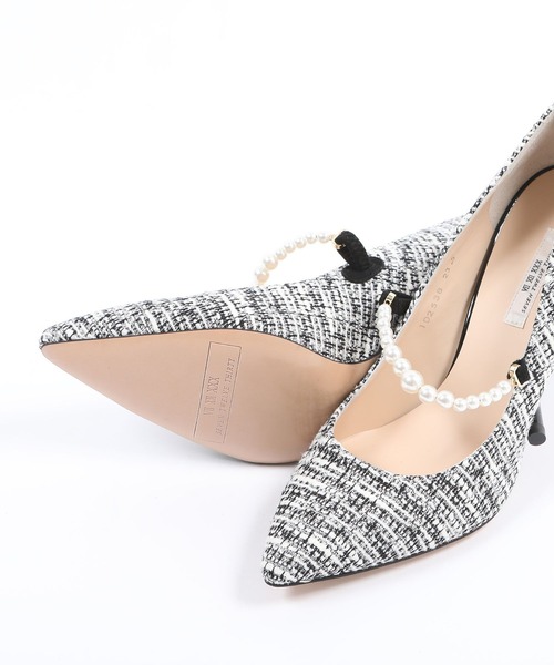 SEVEN TWELVE THIRTY（セヴントゥエルヴサーティー）の「スティレットヒールパールストラップﾊﾟﾝﾌﾟｽ（パンプス・レディース・ブラック/レッド系その他/グレイッシュベージュ/ブラック系その他・22cm/22.5cm/23cm/23.5cm/24cm/24.5cm）」の22枚目の写真