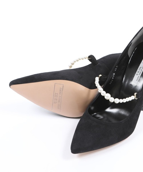 SEVEN TWELVE THIRTY（セヴントゥエルヴサーティー）の「スティレットヒールパールストラップﾊﾟﾝﾌﾟｽ（パンプス・レディース・ブラック/レッド系その他/グレイッシュベージュ/ブラック系その他・22cm/22.5cm/23cm/23.5cm/24cm/24.5cm）」の5枚目の写真