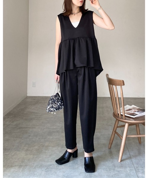 She's Closet(シーズクローゼット)の「深Vネックハイウエストタック切り替えフレアペプラムベストプルオーバー(ベスト・レディース・ブラック/ベージュ・FREE)」の6枚目の写真