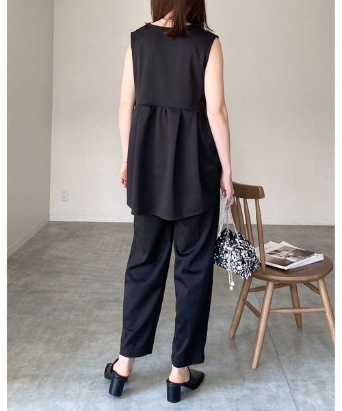 She's Closet(シーズクローゼット)の「深Vネックハイウエストタック切り替えフレアペプラムベストプルオーバー(ベスト・レディース・ブラック/ベージュ・FREE)」の8枚目の写真