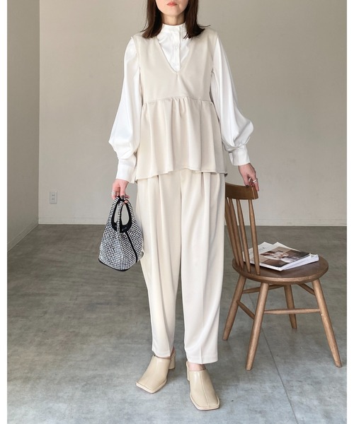 She's Closet(シーズクローゼット)の「深Vネックハイウエストタック切り替えフレアペプラムベストプルオーバー(ベスト・レディース・ブラック/ベージュ・FREE)」の12枚目の写真