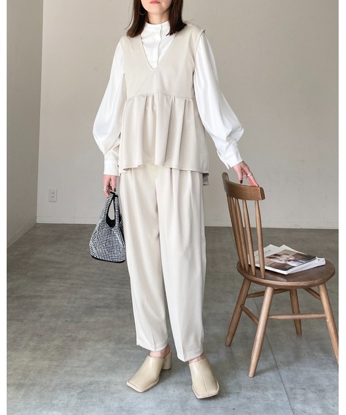 She's Closet(シーズクローゼット)の「深Vネックハイウエストタック切り替えフレアペプラムベストプルオーバー(ベスト・レディース・ブラック/ベージュ・FREE)」の14枚目の写真