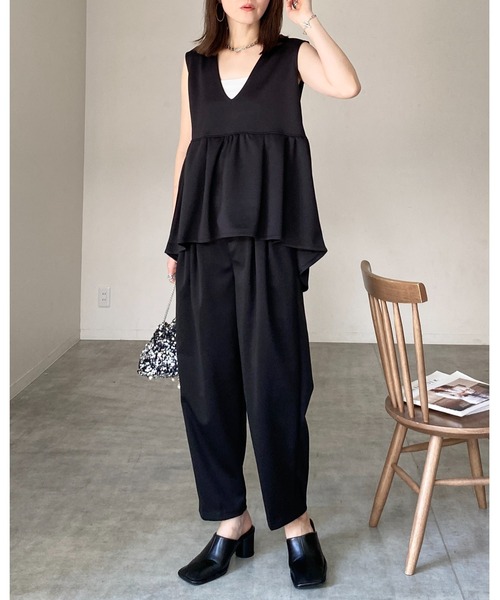 She's Closet(シーズクローゼット)の「深Vネックハイウエストタック切り替えフレアペプラムベストプルオーバー(ベスト・レディース・ブラック/ベージュ・FREE)」の17枚目の写真