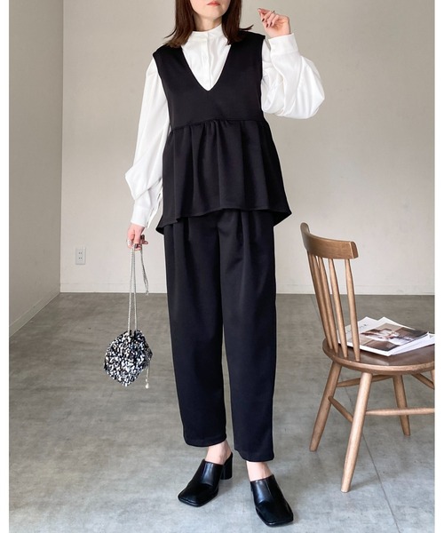 She's Closet(シーズクローゼット)の「深Vネックハイウエストタック切り替えフレアペプラムベストプルオーバー(ベスト・レディース・ブラック/ベージュ・FREE)」の18枚目の写真