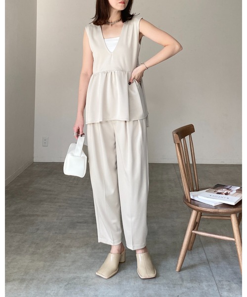 She's Closet(シーズクローゼット)の「深Vネックハイウエストタック切り替えフレアペプラムベストプルオーバー(ベスト・レディース・ブラック/ベージュ・FREE)」の21枚目の写真