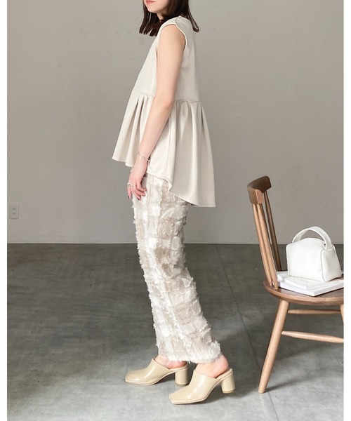 She's Closet(シーズクローゼット)の「深Vネックハイウエストタック切り替えフレアペプラムベストプルオーバー(ベスト・レディース・ブラック/ベージュ・FREE)」の22枚目の写真