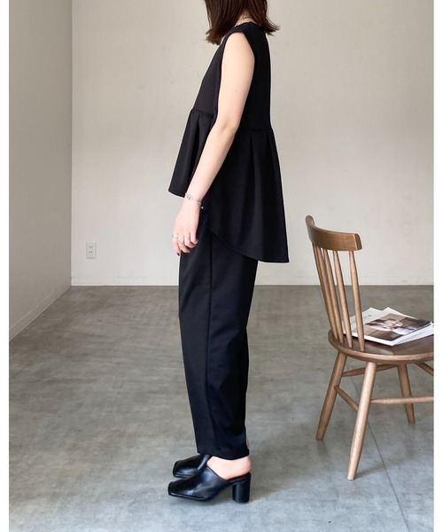 She's Closet(シーズクローゼット)の「深Vネックハイウエストタック切り替えフレアペプラムベストプルオーバー(ベスト・レディース・ブラック/ベージュ・FREE)」の7枚目の写真