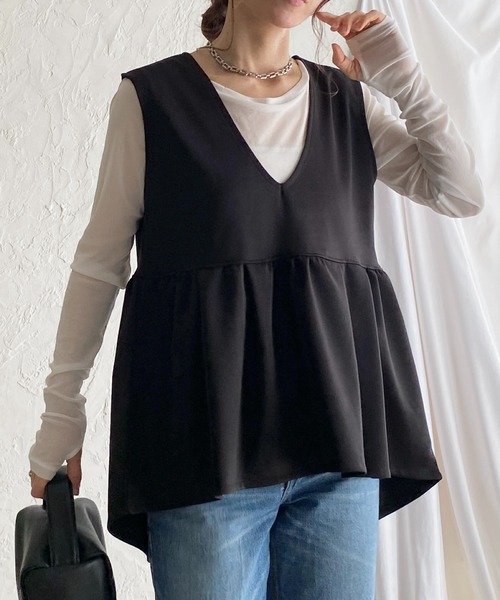 She's Closet(シーズクローゼット)の「深Vネックハイウエストタック切り替えフレアペプラムベストプルオーバー(ベスト・レディース・ブラック/ベージュ・FREE)」の3枚目の写真