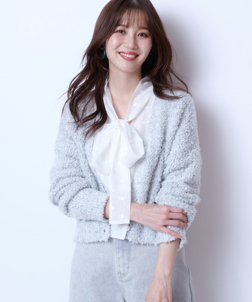 JUSGLITTY（ジャスグリッティー）の「リボンフェザーVネックカーデ