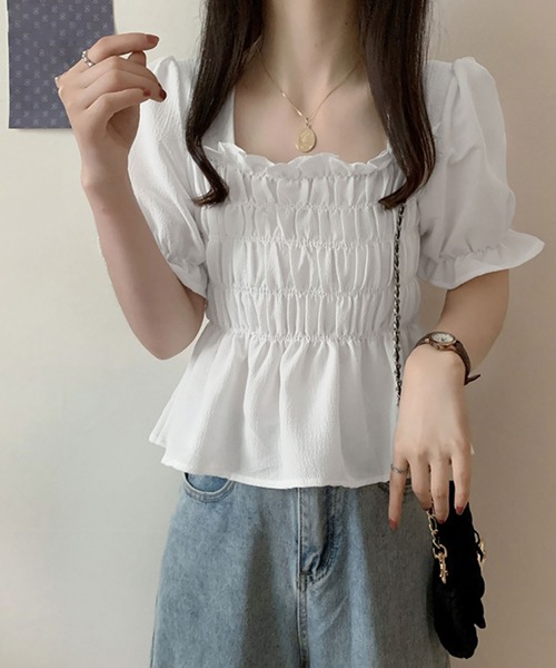 Asterellivi(アステレリビ)の「シャーリングスクエアネックブラウス(シャツ/ブラウス・レディース・ベージュ/ブラック/ホワイト・FREE)」の4枚目の写真