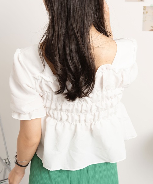 Asterellivi(アステレリビ)の「シャーリングスクエアネックブラウス(シャツ/ブラウス・レディース・ベージュ/ブラック/ホワイト・FREE)」の13枚目の写真