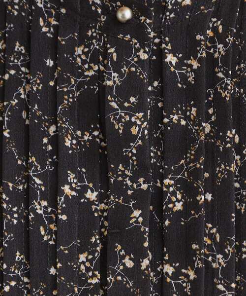 grove(グローブ)の「フロントタックフラワープリントワンピース(ワンピース・レディース・ブラック系/ベージュ系/ネイビー・02/01/03/04/05)」の7枚目の写真