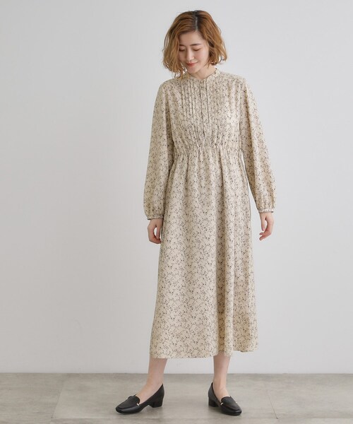 grove(グローブ)の「フロントタックフラワープリントワンピース(ワンピース・レディース・ブラック系/ベージュ系/ネイビー・02/01/03/04/05)」の9枚目の写真