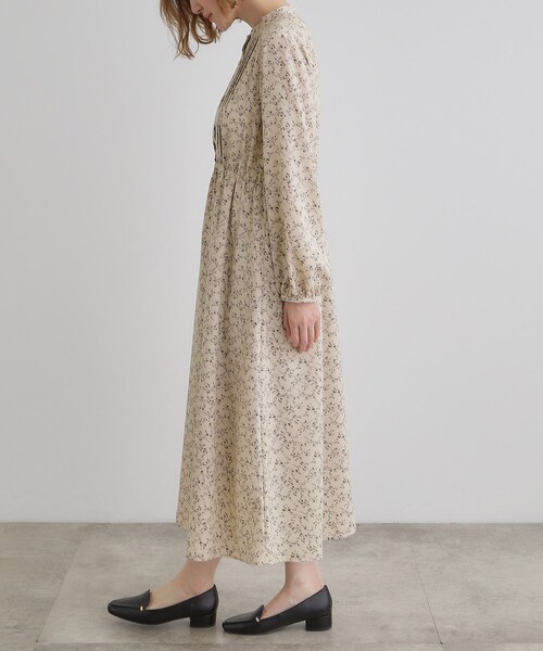 grove(グローブ)の「フロントタックフラワープリントワンピース(ワンピース・レディース・ブラック系/ベージュ系/ネイビー・02/01/03/04/05)」の17枚目の写真