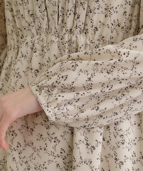 grove(グローブ)の「フロントタックフラワープリントワンピース(ワンピース・レディース・ブラック系/ベージュ系/ネイビー・02/01/03/04/05)」の21枚目の写真