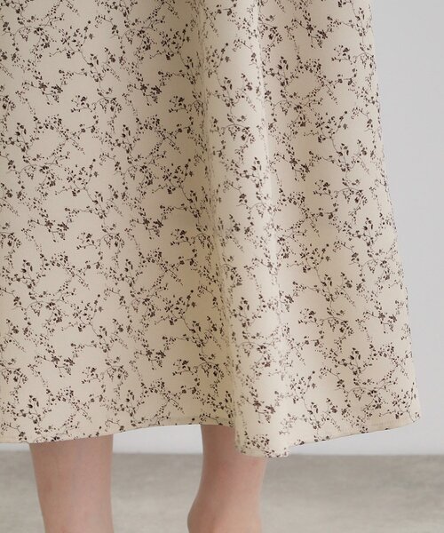 grove(グローブ)の「フロントタックフラワープリントワンピース(ワンピース・レディース・ブラック系/ベージュ系/ネイビー・02/01/03/04/05)」の22枚目の写真