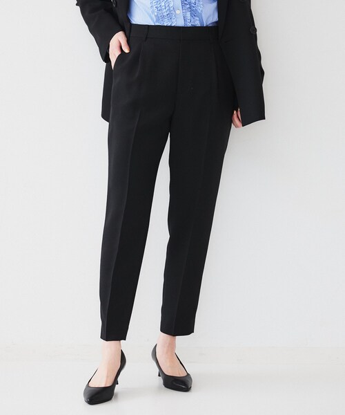 UNTITLED（アンタイトル）の「【接触冷感/UV/セットアップ可能】ライトウェイト タックテーパードパンツ（その他パンツ・レディース・ベージュ/ブラック/チャコールグレー・00/01/02/03/04/42/44/46/48/50）」の2枚目の写真