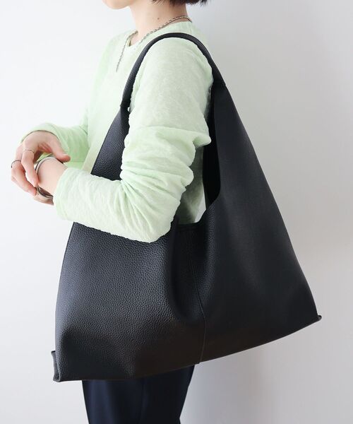 Green Parks(グリーンパークス)の「・QUON 軽量トライアングルトート(ハンドバッグ・レディース・チャコールグレー/ブラック/イエロー/グレイッシュベージュ・FREE)」の5枚目の写真