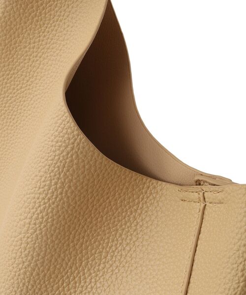 Green Parks(グリーンパークス)の「・QUON 軽量トライアングルトート(ハンドバッグ・レディース・チャコールグレー/ブラック/イエロー/グレイッシュベージュ・FREE)」の12枚目の写真