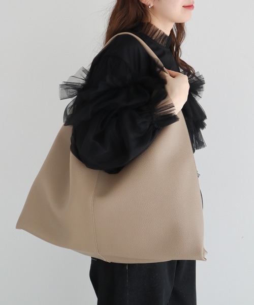 Green Parks(グリーンパークス)の「・QUON 軽量トライアングルトート(ハンドバッグ・レディース・チャコールグレー/ブラック/イエロー/グレイッシュベージュ・FREE)」の3枚目の写真