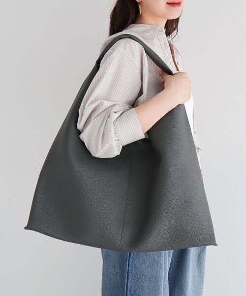 Green Parks(グリーンパークス)の「・QUON 軽量トライアングルトート(ハンドバッグ・レディース・チャコールグレー/ブラック/イエロー/グレイッシュベージュ・FREE)」の1枚目の写真