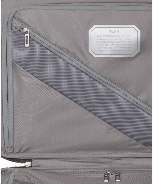 TUMI(トゥミ)の「19 DEGREE LITE インターナショナル・キャリーオン スーツケース(機内持ち込みサイズ) 1泊~3泊程度(スーツケース/キャリーバッグ・メンズ・ミックスグレー・FREE)」の4枚目の写真