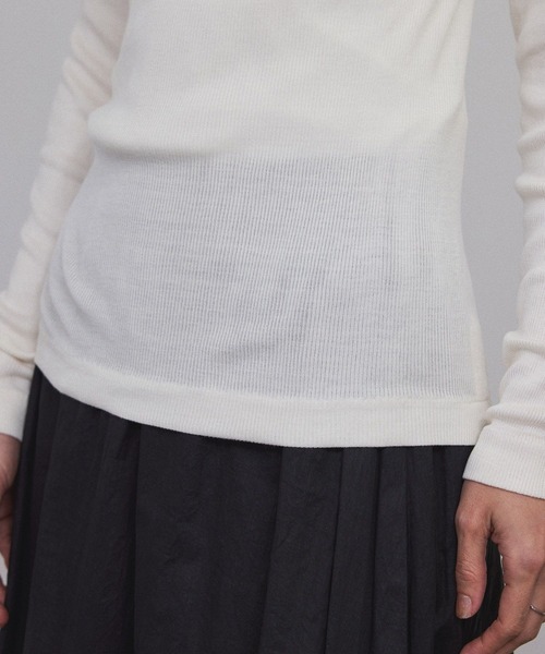 SALON adam et rope'（サロン アダム エ ロペ）の「Hug Silk ラウンドネックプルオーバー（Tシャツ/カットソー・レディース・ブラック/ネイビー/オフホワイト・FREE）」の22枚目の写真