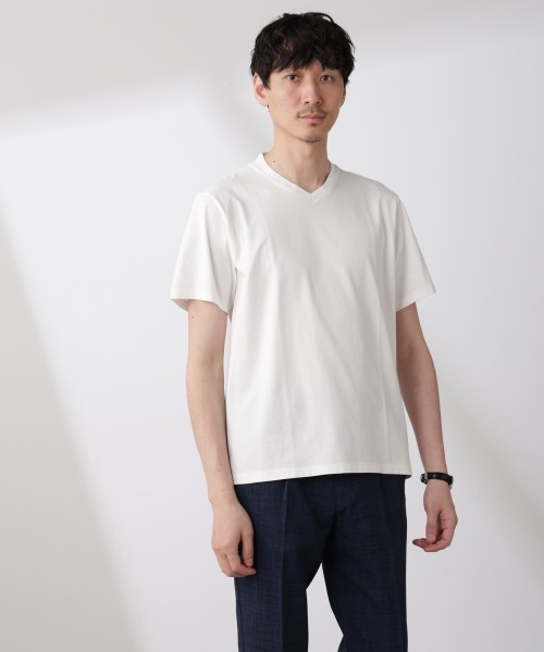 NANO universe(ナノユニバース)の「WEB限定/ジャケT(R) Vネック 半袖(Tシャツ/カットソー・メンズ・ホワイト/ブラック・S/M/L/XL)」の2枚目の写真