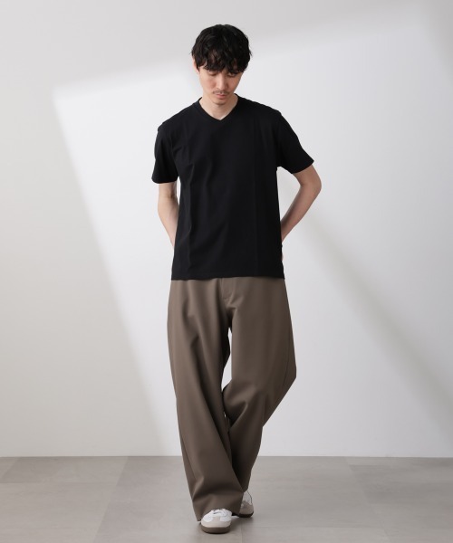 NANO universe(ナノユニバース)の「WEB限定/ジャケT(R) Vネック 半袖(Tシャツ/カットソー・メンズ・ホワイト/ブラック・S/M/L/XL)」の4枚目の写真