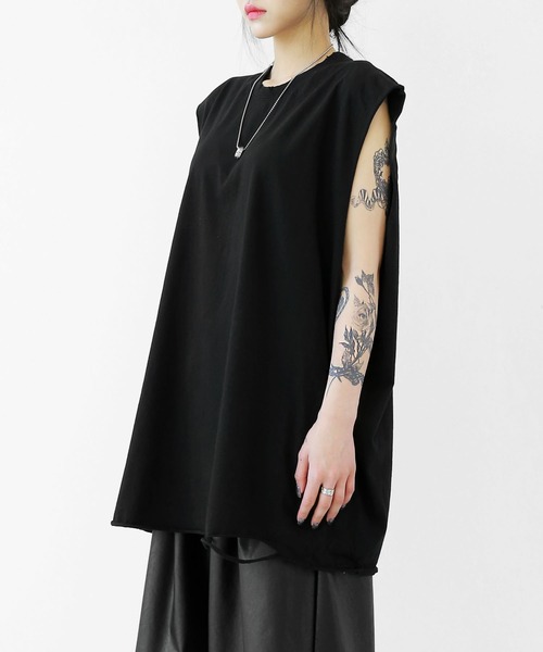 minsobi（ミンソビ）の「ダメージBIGノースリーブトップス  ユニセックス  ボクシーシルエット ノースリーブ（Tシャツ/カットソー・メンズ・アイボリー/ブラック・FREE）」の2枚目の写真