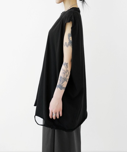 minsobi（ミンソビ）の「ダメージBIGノースリーブトップス  ユニセックス  ボクシーシルエット ノースリーブ（Tシャツ/カットソー・メンズ・アイボリー/ブラック・FREE）」の13枚目の写真