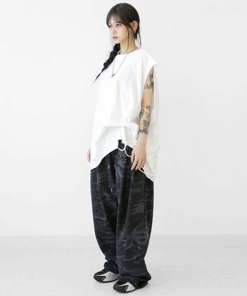 minsobi（ミンソビ）の「ダメージBIGノースリーブトップス  ユニセックス  ボクシーシルエット ノースリーブ（Tシャツ/カットソー・メンズ・アイボリー/ブラック・FREE）」の18枚目の写真