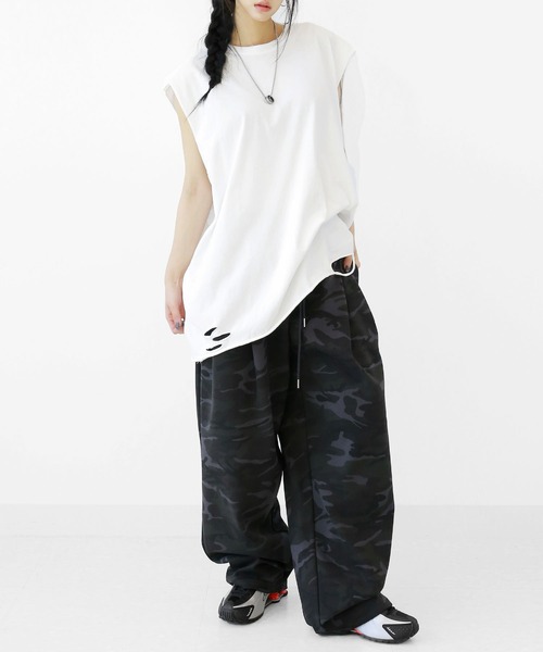 minsobi（ミンソビ）の「ダメージBIGノースリーブトップス  ユニセックス  ボクシーシルエット ノースリーブ（Tシャツ/カットソー・メンズ・アイボリー/ブラック・FREE）」の19枚目の写真