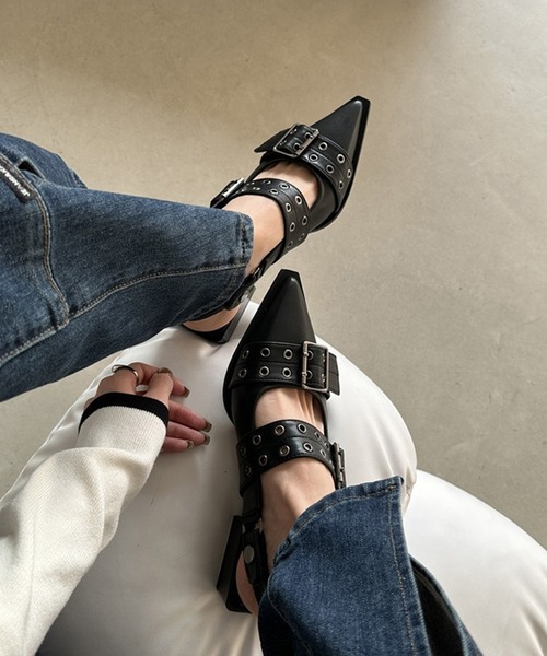 HALEY PESCA（ヘーリーペスカ）の「HALEY PESCA/ポインテッドトゥ　ベルテッドミュールサンダル（サンダル・レディース・アイボリー/ブラック・36/38/40）」の2枚目の写真