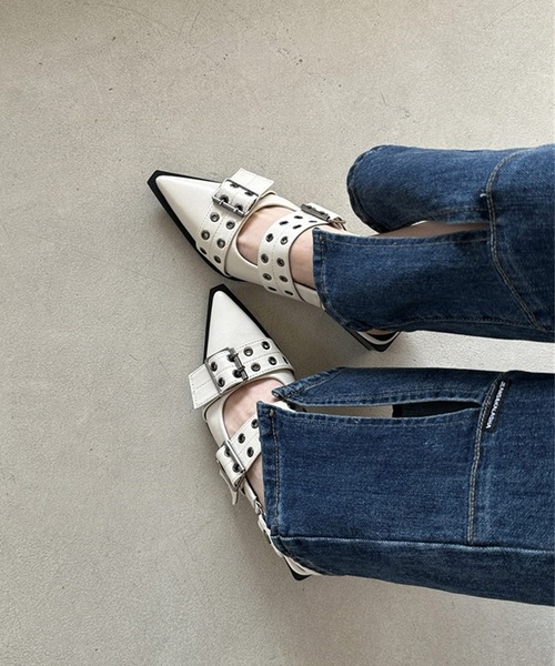 HALEY PESCA（ヘーリーペスカ）の「HALEY PESCA/ポインテッドトゥ　ベルテッドミュールサンダル（サンダル・レディース・アイボリー/ブラック・36/38/40）」の6枚目の写真