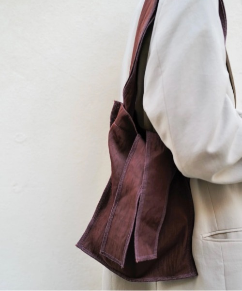 ITTI（イッチ）の「ITTI/イッチ/MARY INSIDE OUT TOTE - S / CERATO BRIGHT（トートバッグ・メンズ・ブラック/ブラウン/レッド・F）」の6枚目の写真